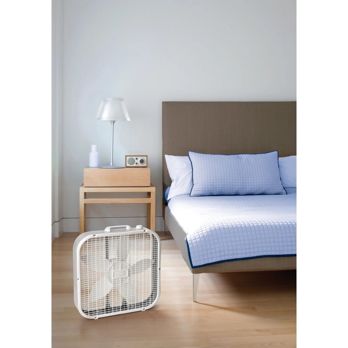 20" 3 Speeds White Portable Floor Fan M435